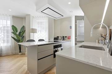 Cheyne Riverwood | Luxury Chelsea Retreat for Business & Leisure stays with Thames Views photo 8