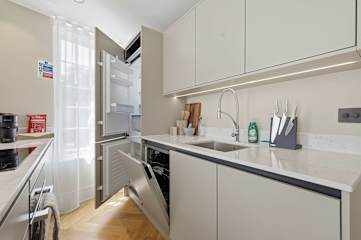 Cheyne Riverwood | Luxury Chelsea Retreat for Business & Leisure stays with Thames Views photo 7