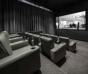 Photo #14 of Embassy V