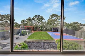 Family Retreat, Swim Spa & Basketball court