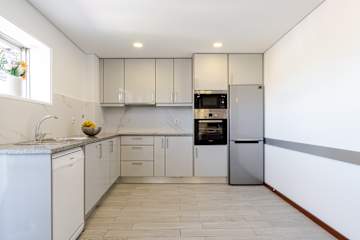 Bright & Spacious Flat with Balcony by HostWise photo 5