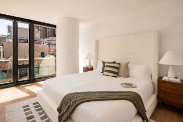 Photo #10 of Embassy III