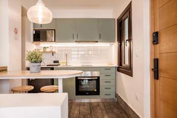 Cozy Studio Retreat in Providencia for 2