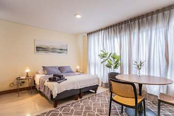 Studio in Las Condes: Pool, Gym & Prime Location!