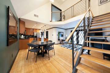 Spacious Austin Loft, Sleeps 6, with Balcony