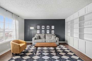 Spacious 3BR Apt in Houston w/ Pool Access