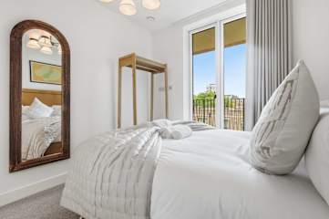 Limehouse Suites - Pine photo 8