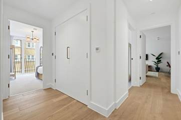 1-Min to Limehouse, Modern Apartment w/ Full photo 2