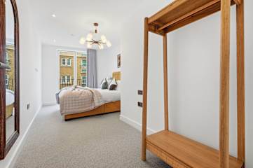 1-Min to Limehouse, Modern Apartment w/ Full photo 5