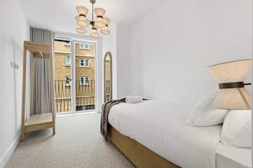 1-Min to Limehouse, Modern Apartment w/ Full photo 7