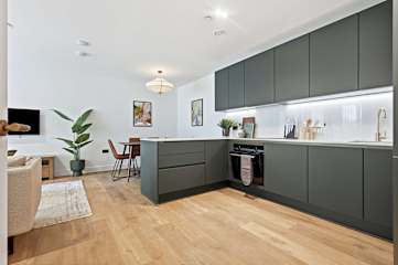 1-Min to Limehouse, Modern Apartment w/ Full photo 8