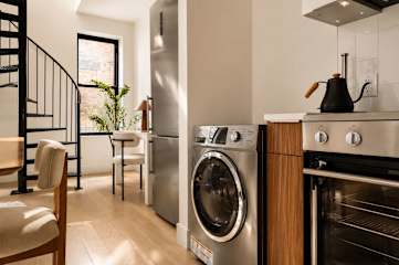 Photo #9 of Midtown Duplex