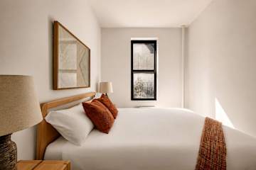 Photo #13 of Midtown Duplex