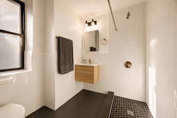 Photo #16 of Midtown Duplex