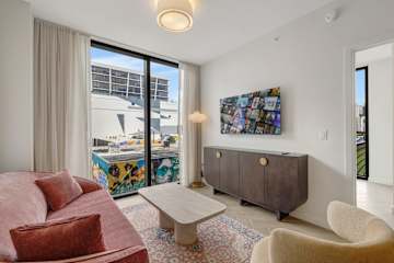 Miami Oasis 2BR Apartment with Pool & City Views