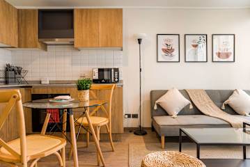 Chic Las Condes 1BR1BA Pool & Gym for 3 Guests