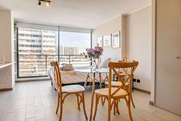 Chic Urban Studio Perfect for Business or Leisure 