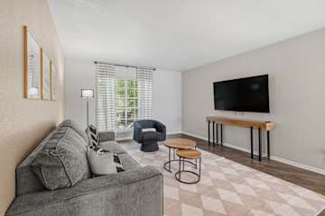 Stylish 2BR Apt in Houston w/ Pool Access