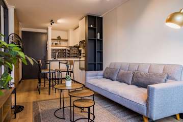 Cozy 1BR Apt. with Private Balcony and Amenities