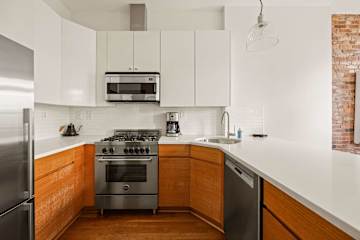 Photo #10 of Broadway Landing
