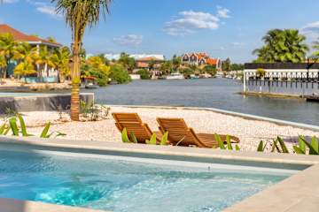 Waterdream Apartment Watervillas with a private pool and spectacular views over the lagoon