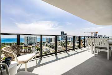 Beautiful 2BR Miami Beach Apartment, Sleeps 6