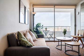  Chic 2 Bedroom Apartment for 3 with Pool And Gym