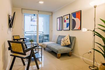 Cozy 1BR Santiago Central Apartment with Balcony