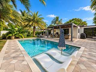 Walk 2 Wilton Drive | Heated Pool | 3mi to Beach!