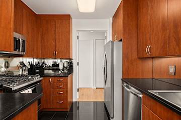 Photo #17 of Skyline III