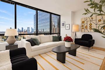 Photo #3 of Skyline III