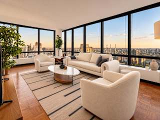 Photo #1 of Skyline IV
