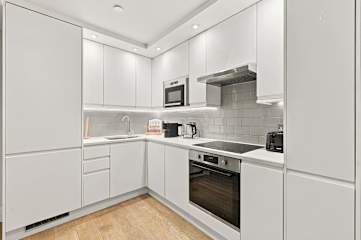The Cedar l 2 Bed l Lower Marsh, Waterloo photo 8
