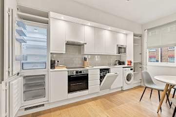 The Maple l 2 bed l Lower Marsh, Waterloo photo 4