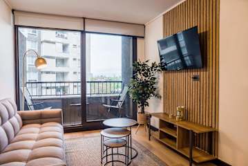 Cozy 1BR Apt. with Private Balcony and Amenities