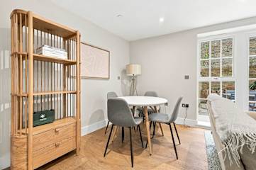 The Cedar l 2 Bed l Lower Marsh, Waterloo photo 3
