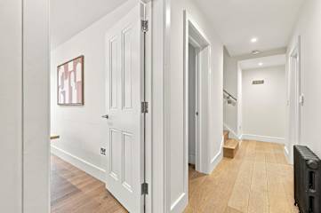 The Magnolia l 3 Bed l Lower Marsh, Waterloo photo 7