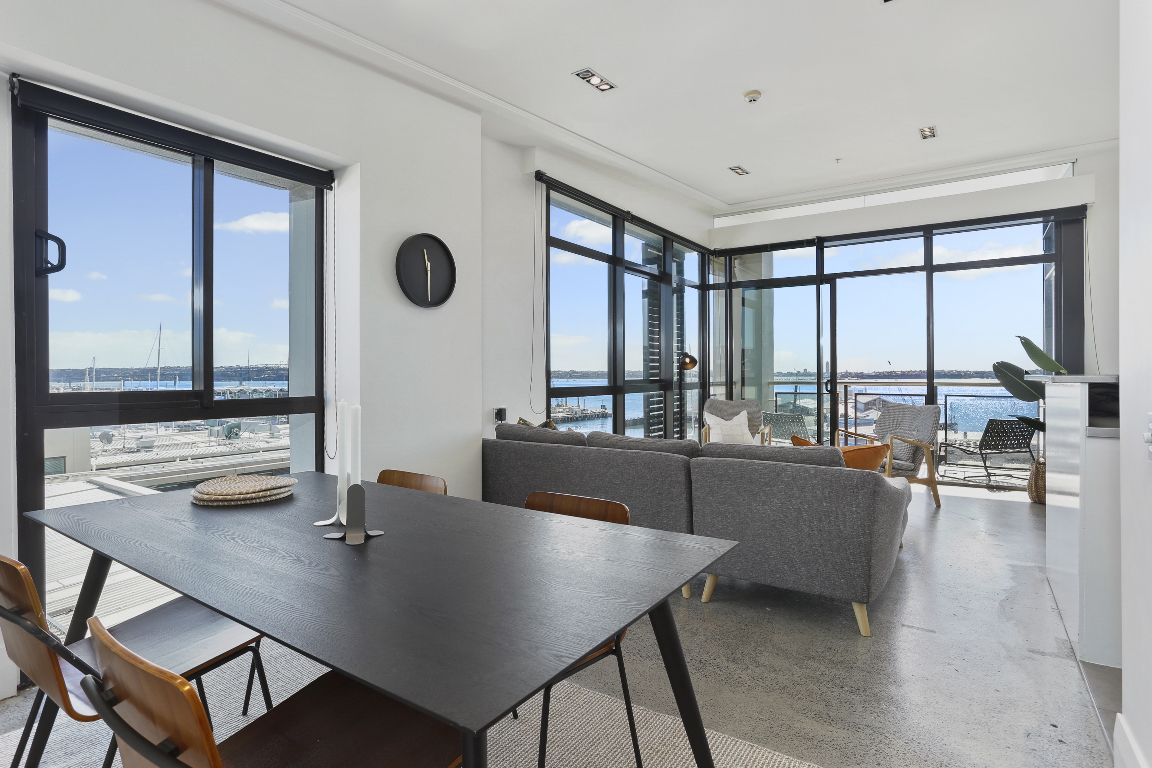 Sun-Soaked Penthouse at Viaduct Marina - Image 4