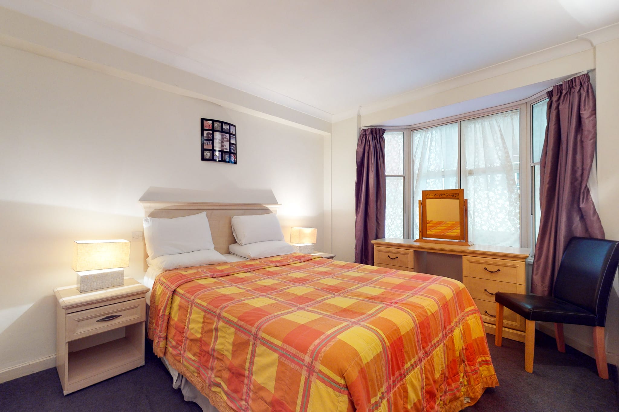 Luxury Serviced Apartment, Staffed Reception, King Size Bed, Large Living Room and Kitchen in the centre of Mayfair, 2