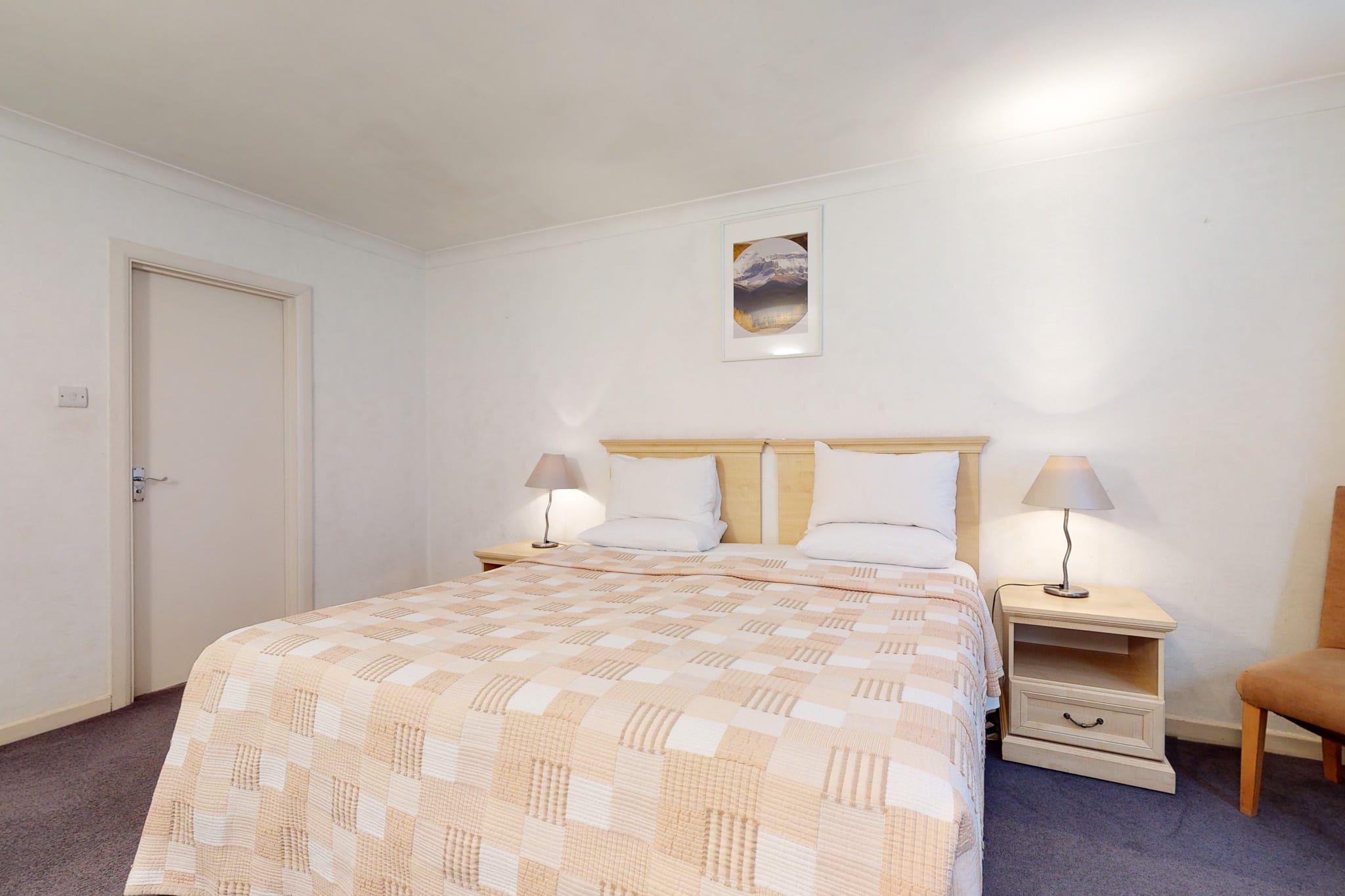 Luxury Serviced Apartment, Staffed Reception, Two Bathrooms, Large Living Room and Kitchen in the centre of Mayfair, 6