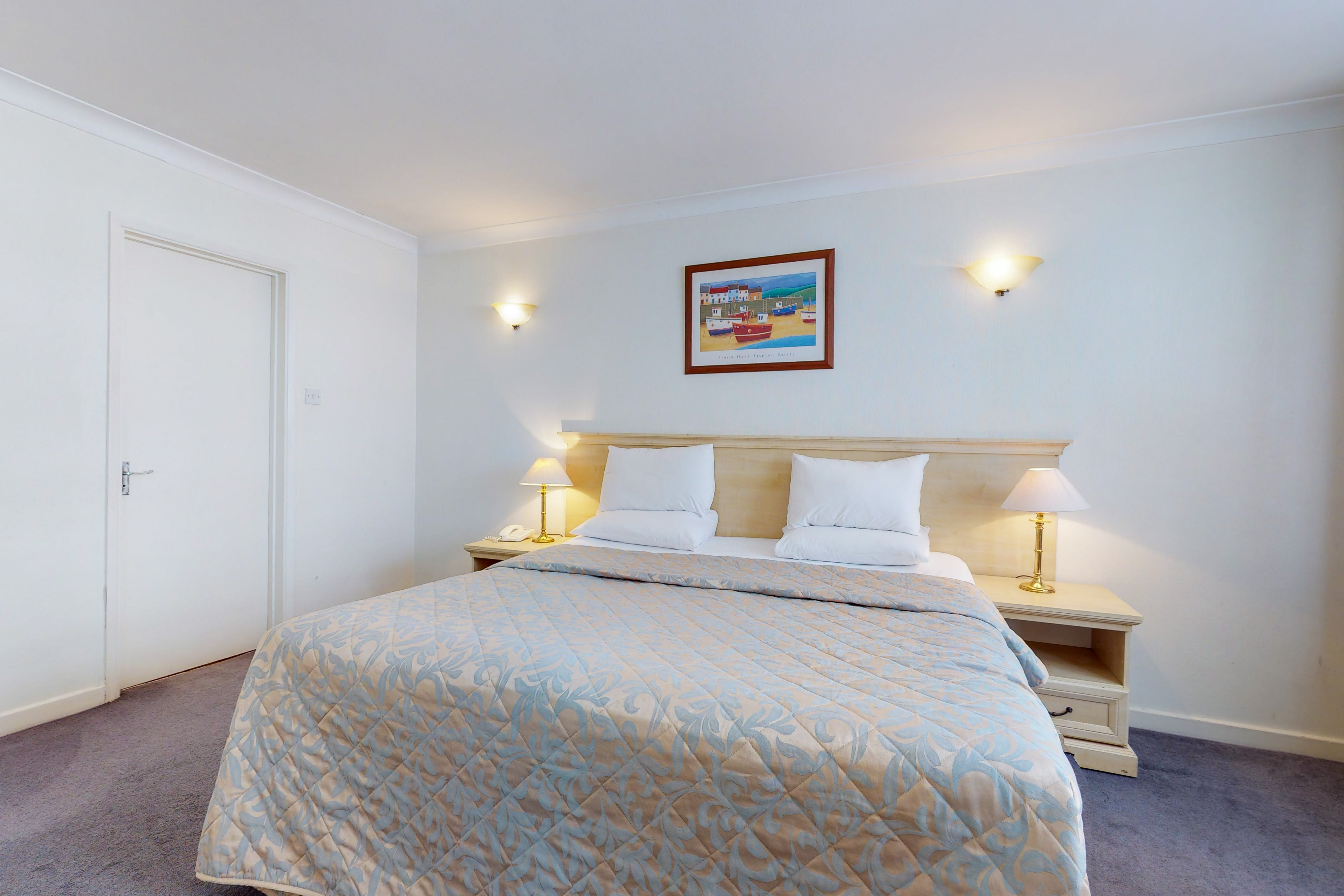 Luxury Serviced Apartment, Staffed Reception, Two Bathrooms, Large Living Room and Kitchen in the centre of Mayfair, 8 in Mayfair, London W1J 7RP