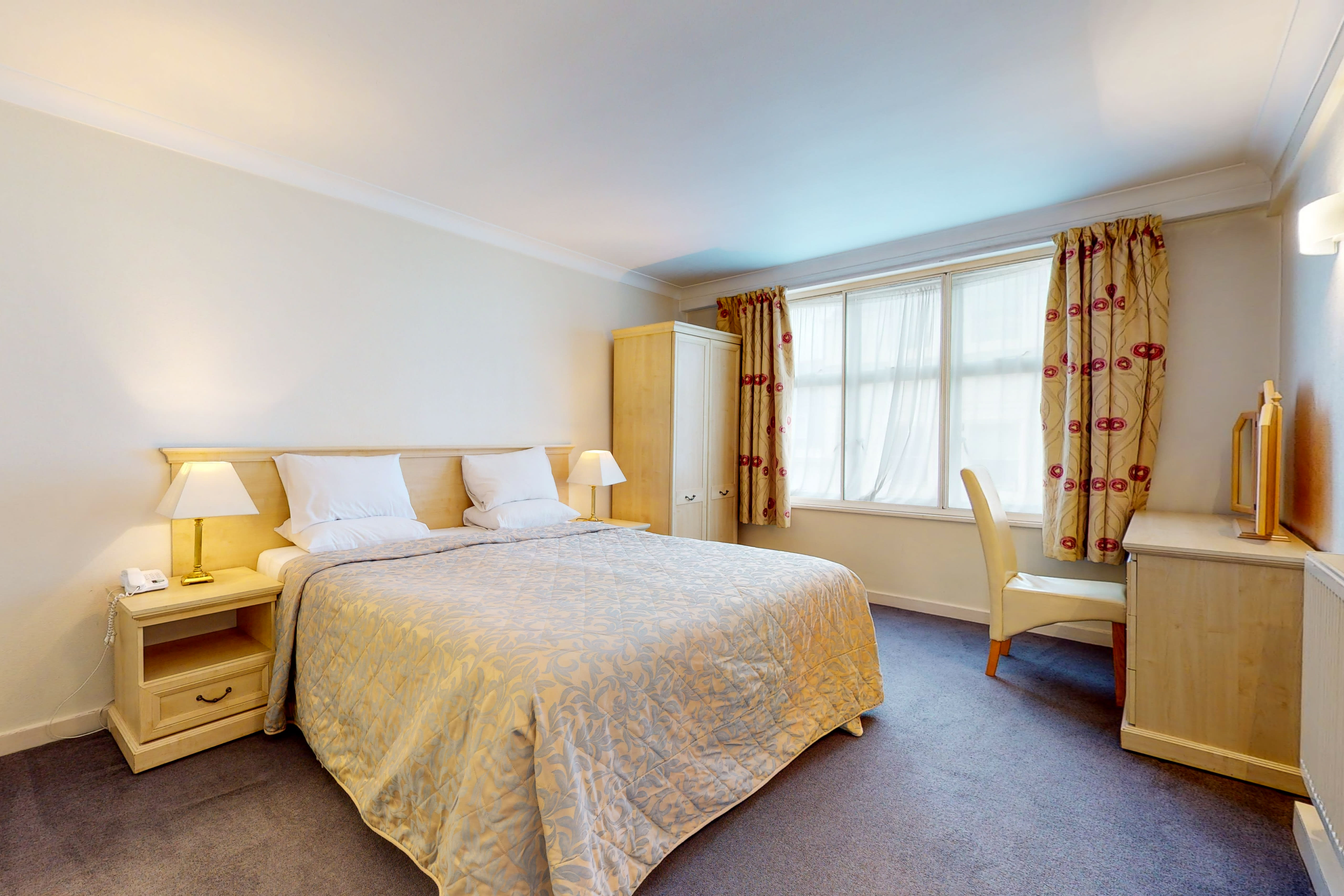 Luxury Serviced Apartment, Staffed Reception, Two Bathrooms, Large Living Room and Kitchen in centre of Mayfair, 11 in Mayfair, London W1J 7RP