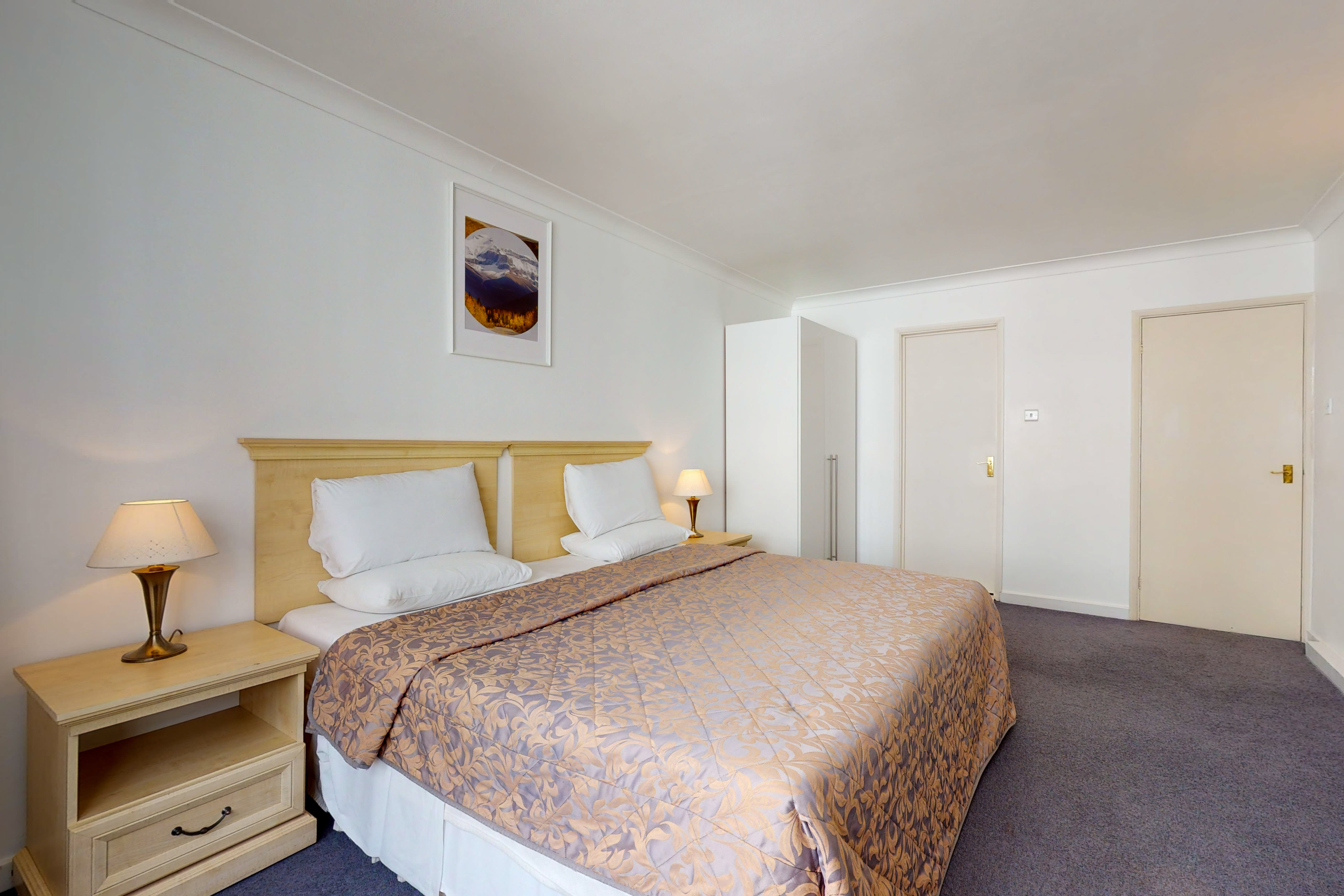 Luxury Serviced Apartment, Reception, Two Bathrooms plus Large Living Room and Kitchen in the centre of Mayfair, 12 in Mayfair, London W1J 7RP