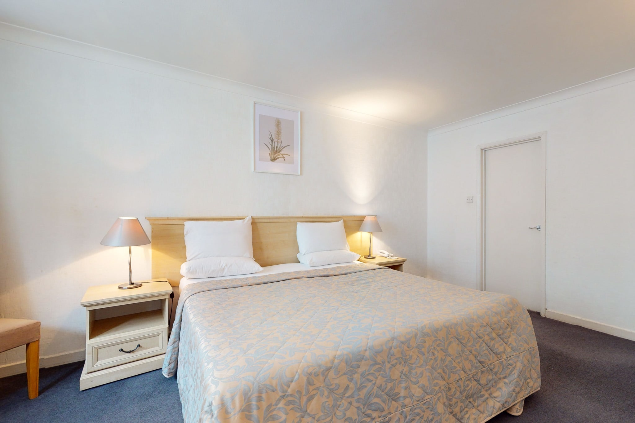 Luxury Serviced Apartment, Staffed Reception, King Size Bed, Large Living Room and Kitchen in the centre of Mayfair, 3 in Mayfair, London W1J 7RP
