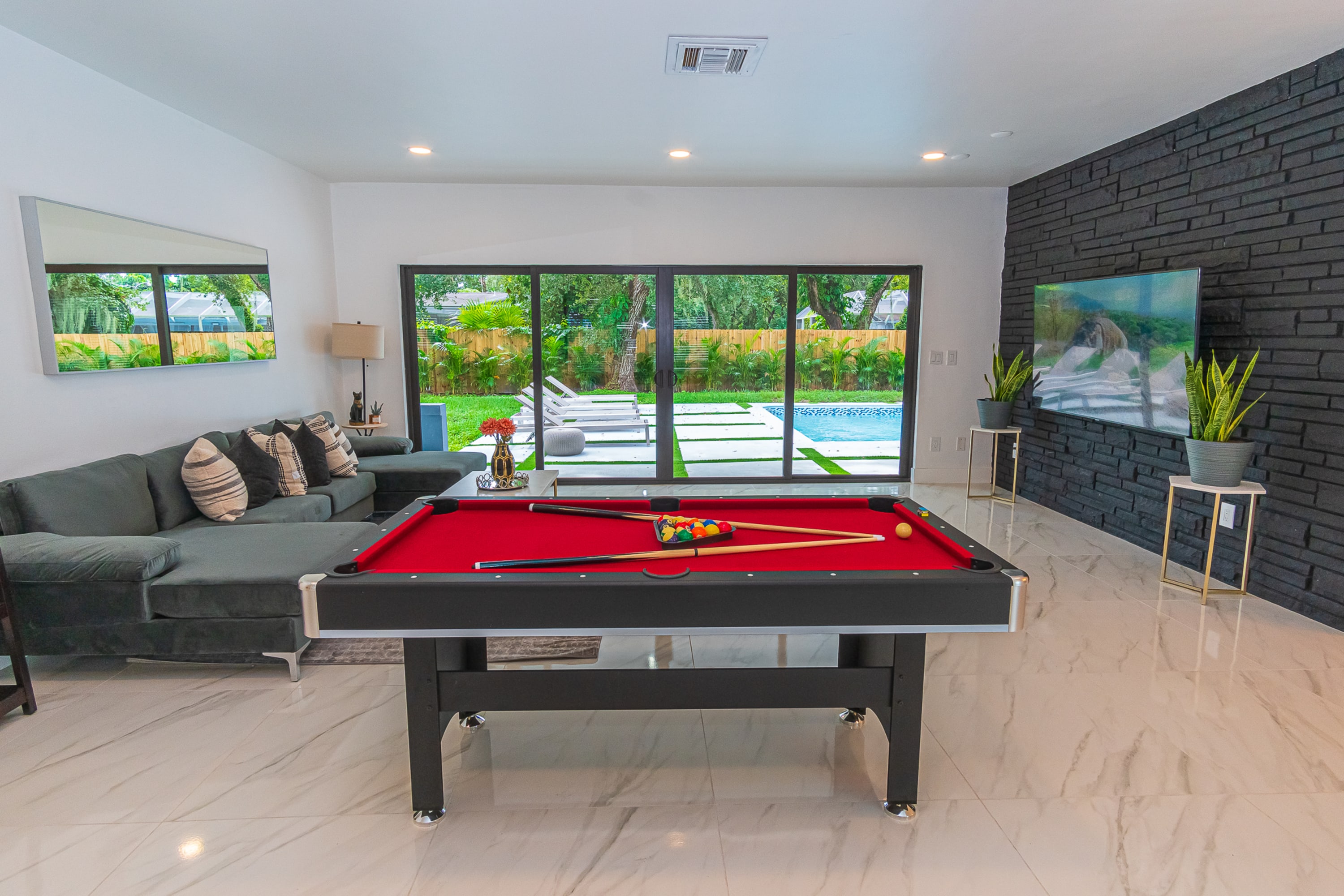 Luxury Sunny🌞 Daze Estate in the ❤️ of Miami 🏝 - Photo 4