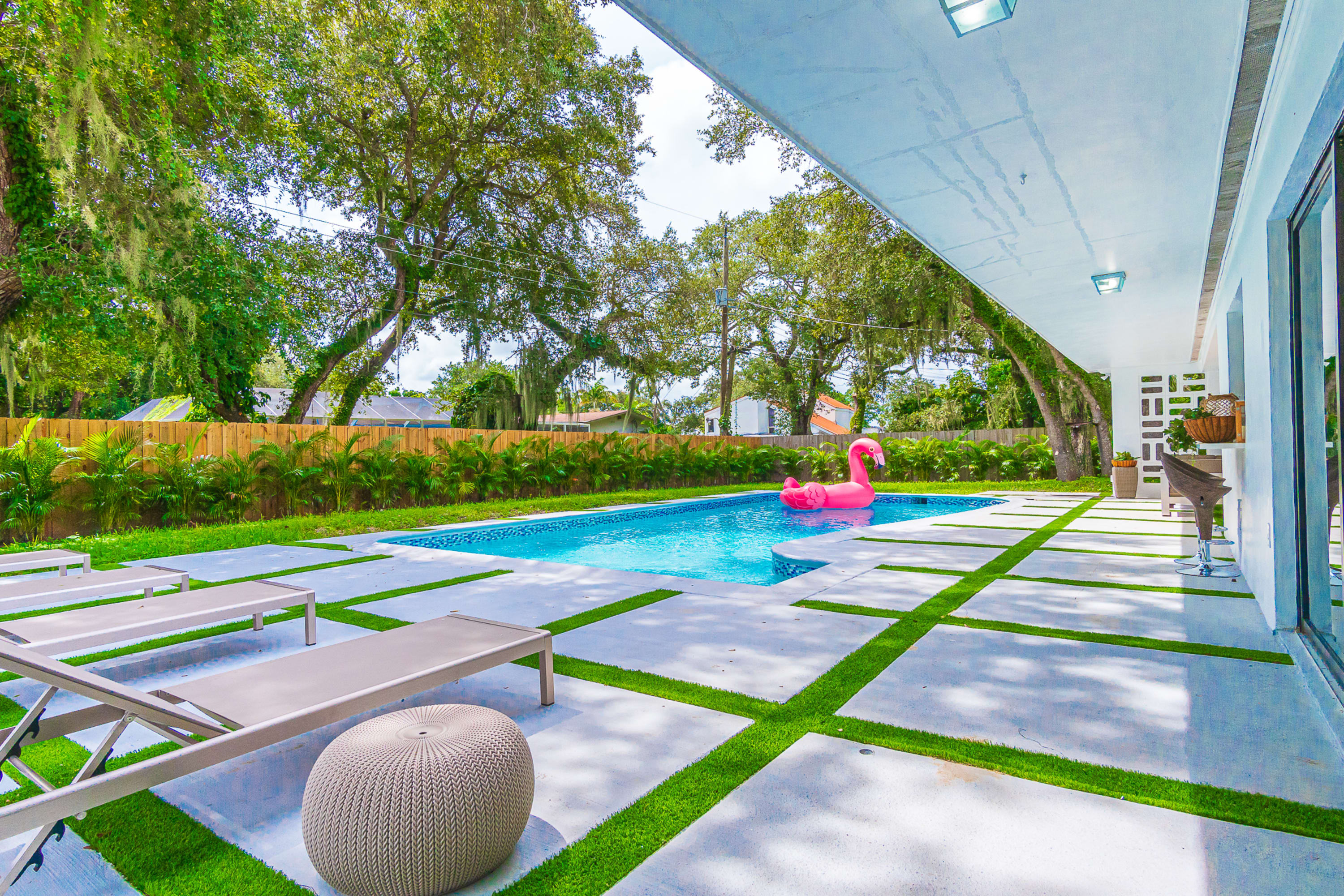 Luxury Sunny🌞 Daze Estate in the ❤️ of Miami 🏝 - Photo 2