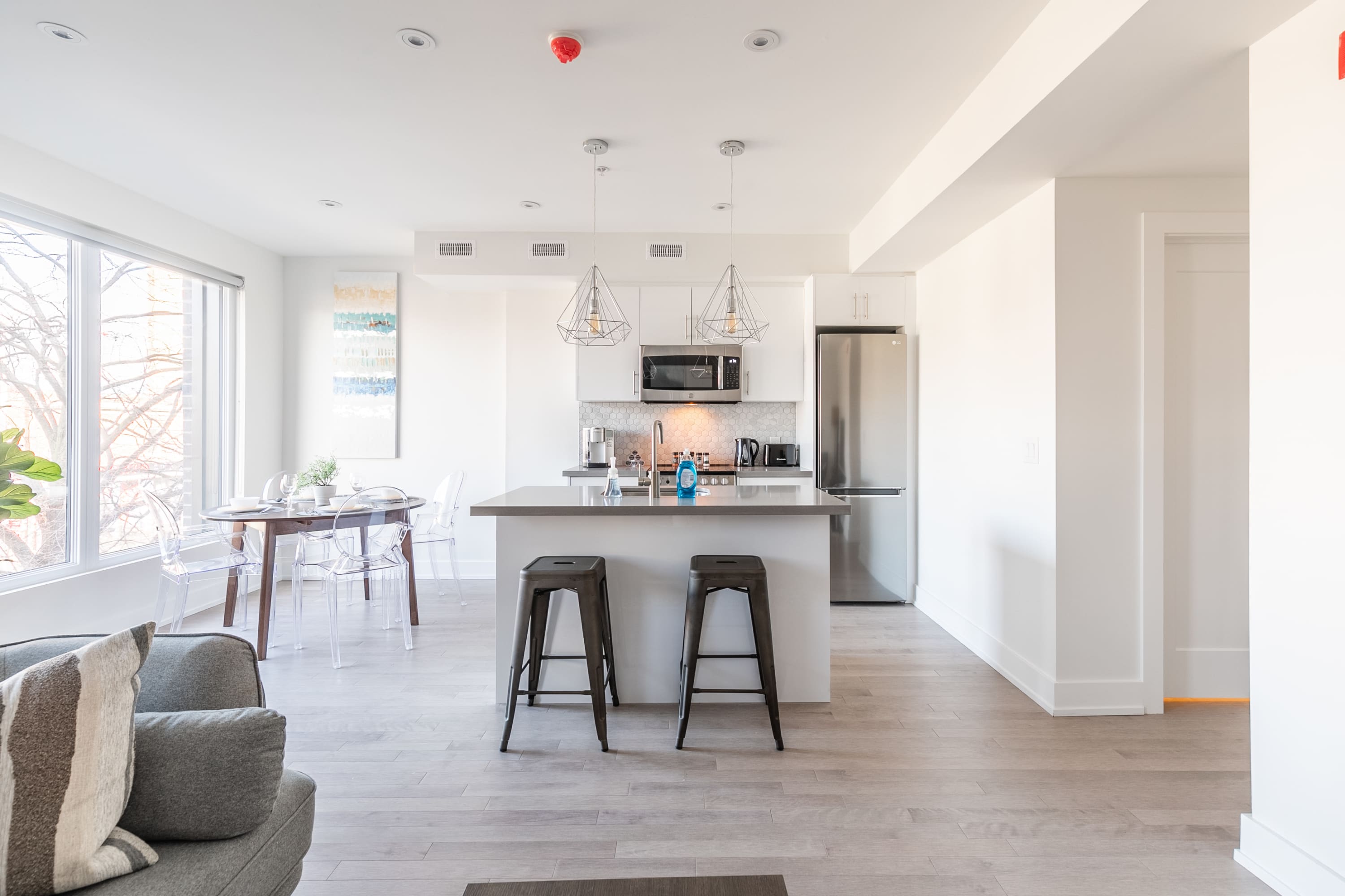 Upscale 3BR Condo Minutes From High Park | Photo 2