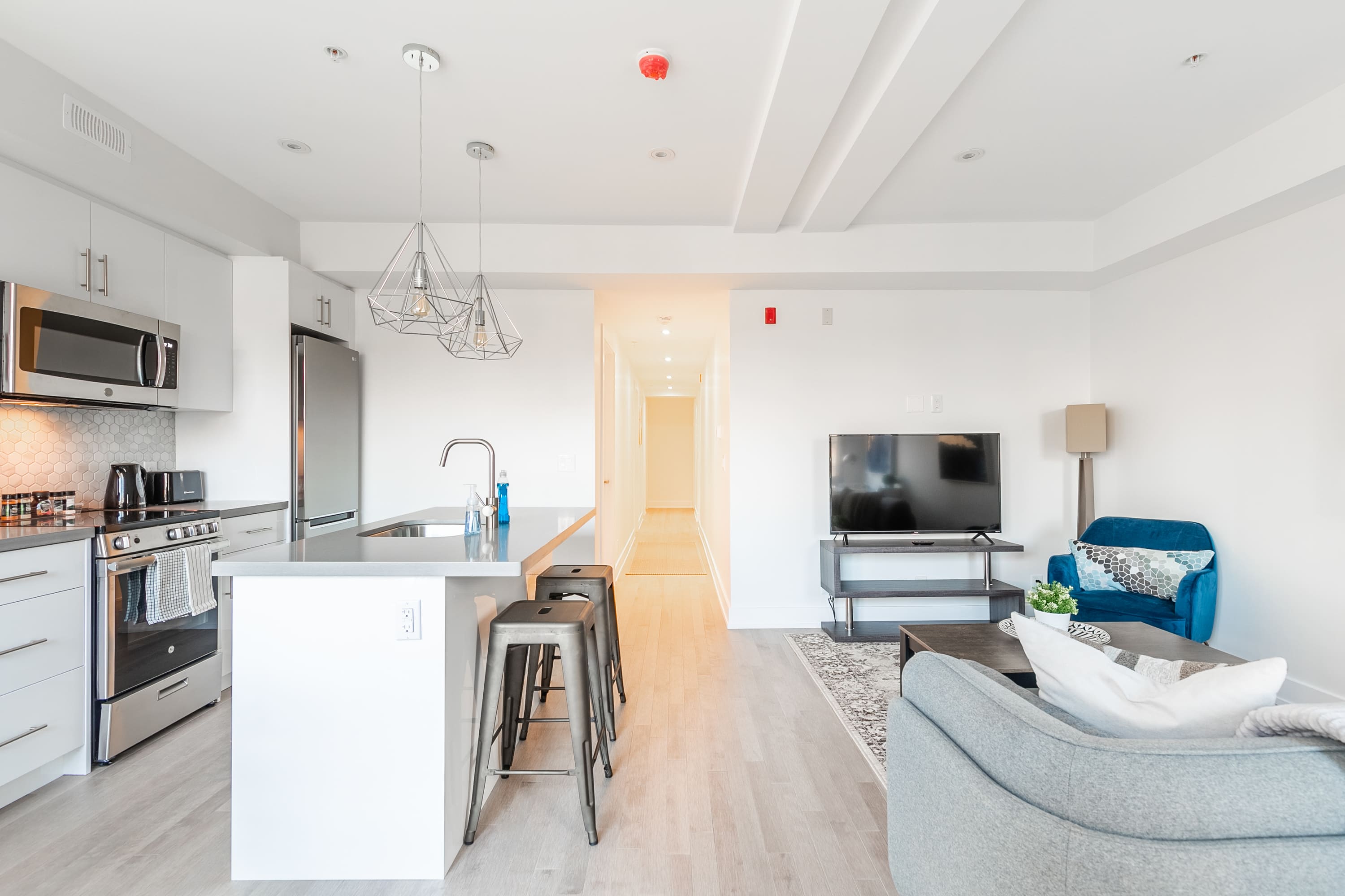 Upscale 3BR Condo Minutes From High Park | Photo 6