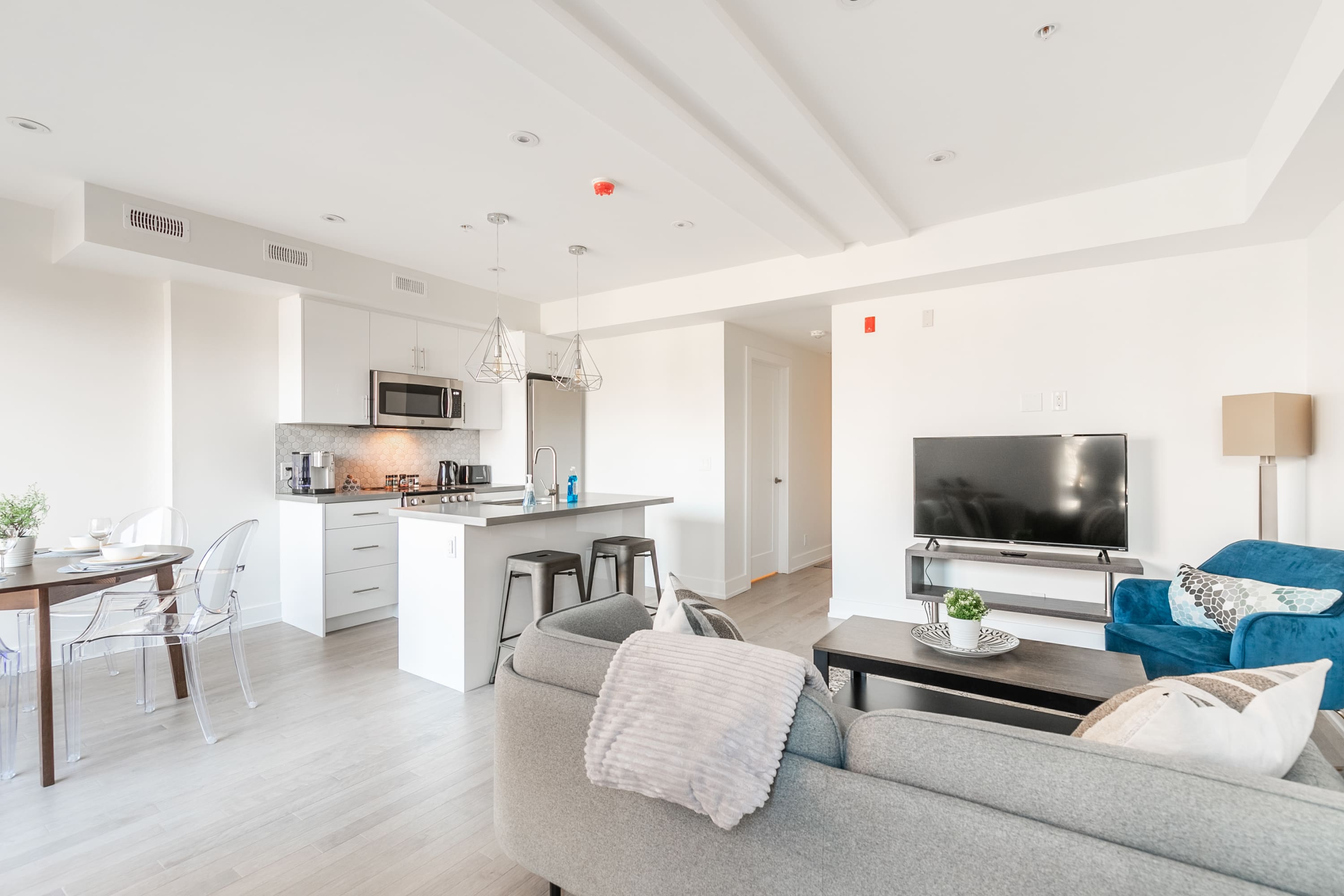 Upscale 3BR Condo Minutes From High Park | Photo 7