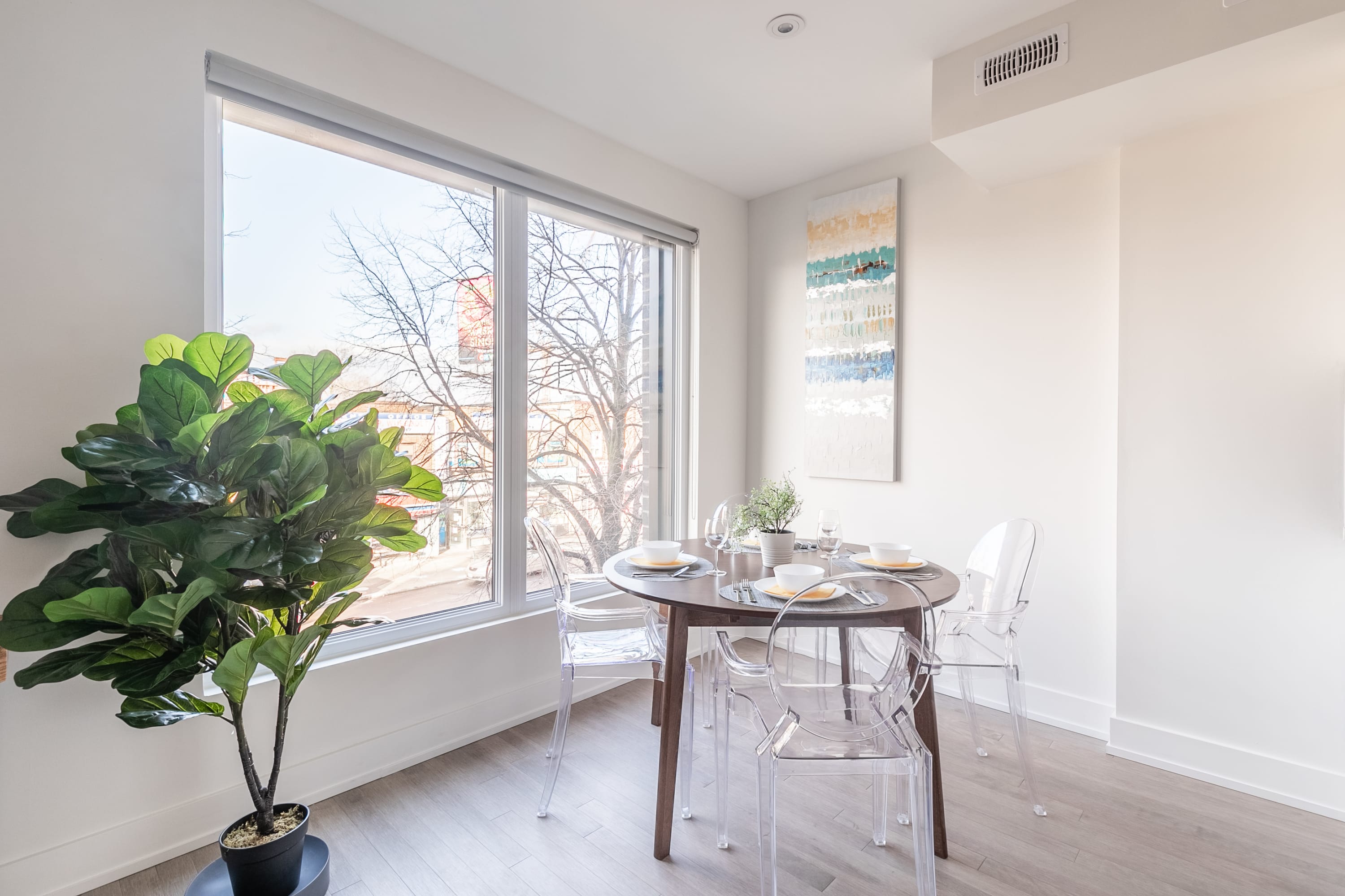 Upscale 3BR Condo Minutes From High Park | Photo 10